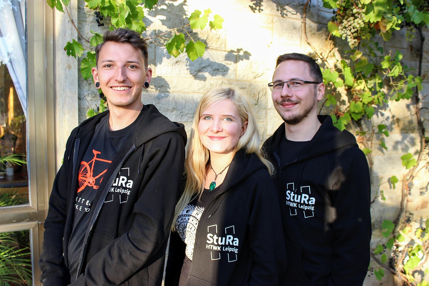 Unser aktuelles Sprecher*innen-Team: Nico, Bine und Toni Unser aktuelles Sprecher*innen-Team: Nico, Bine und Toni