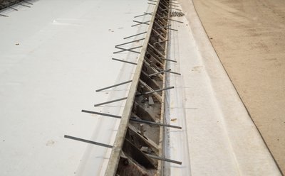 SlideTex Gleitschicht wird an der Betonbodenplatte eingesetzt