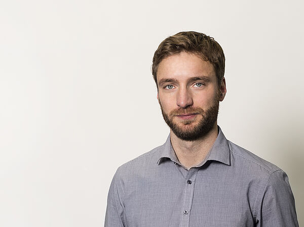 Portraitfoto des Gastwissenschaftlers Jörg Weselek.