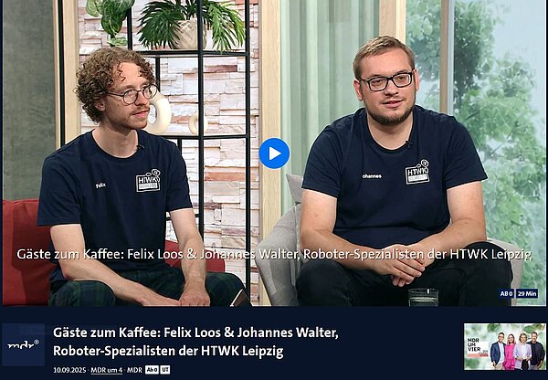 Robots bei MDR um 4 Screenshot von zwei Männern im TV-Studio des MDR