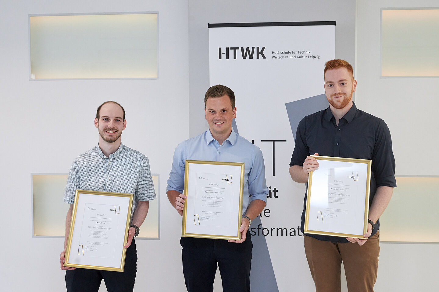 Auszeichnungen für beste Abschlussarbeiten Drei Studierende erhalten Auszeichnungsurkunden für die beste Abschlussarbeit