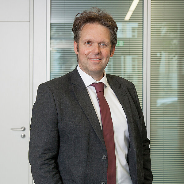 Prof. Dr.-Ing. habil. Robert Böhm Prof. Dr.-Ing. habil. Robert Böhm